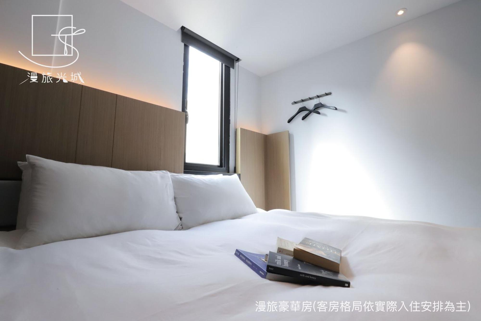 Slow Town Hotel-Glowing Taichung Room photo