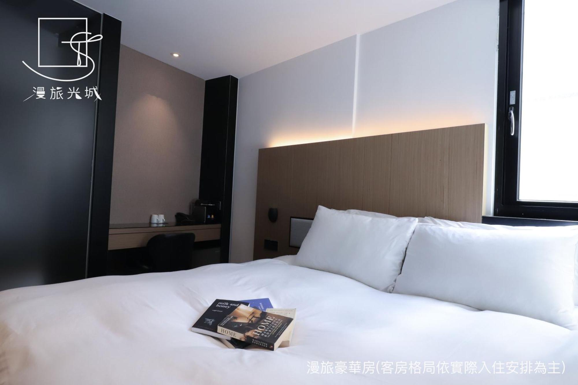 Slow Town Hotel-Glowing Taichung Room photo