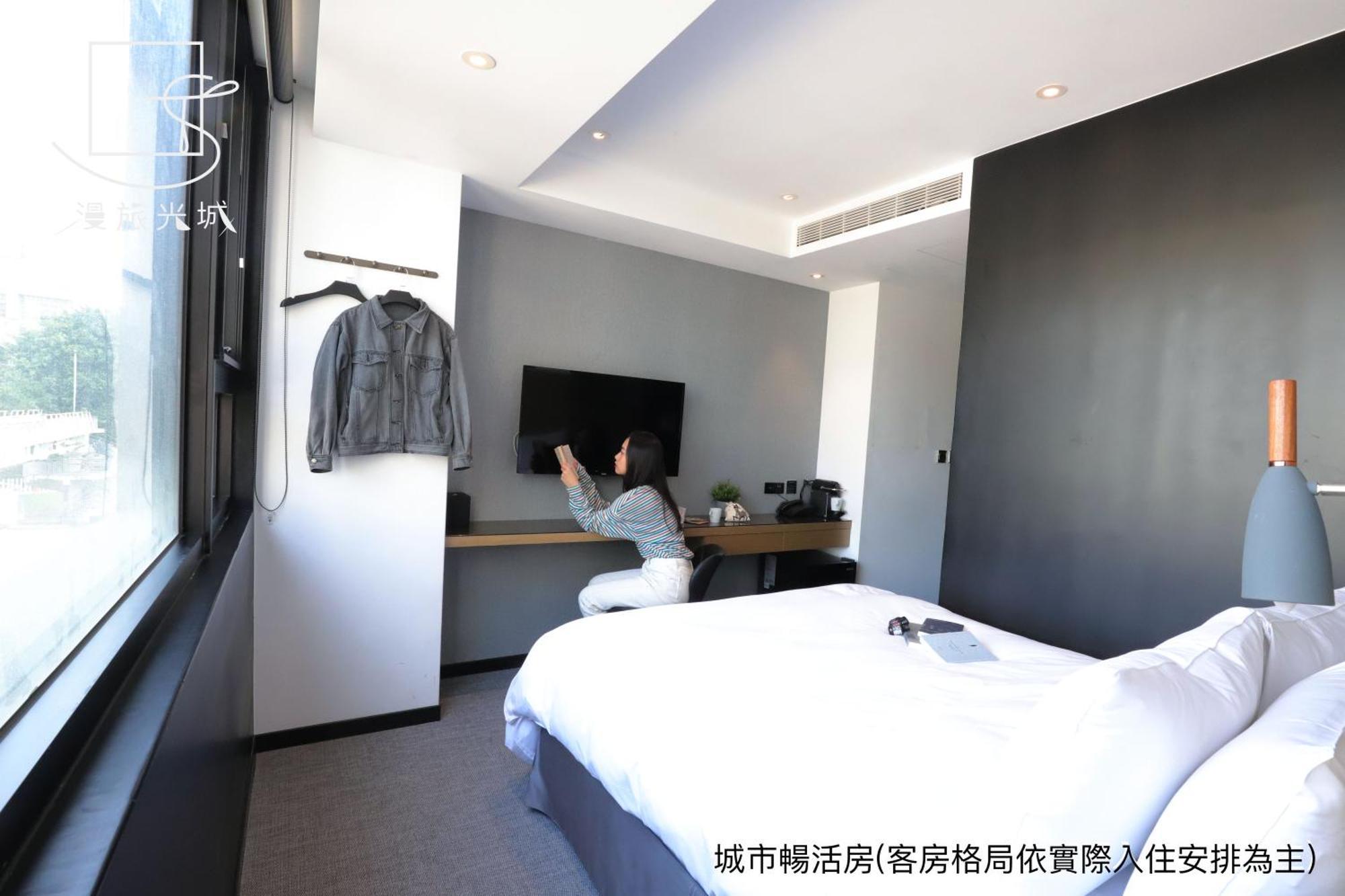 Slow Town Hotel-Glowing Taichung Room photo